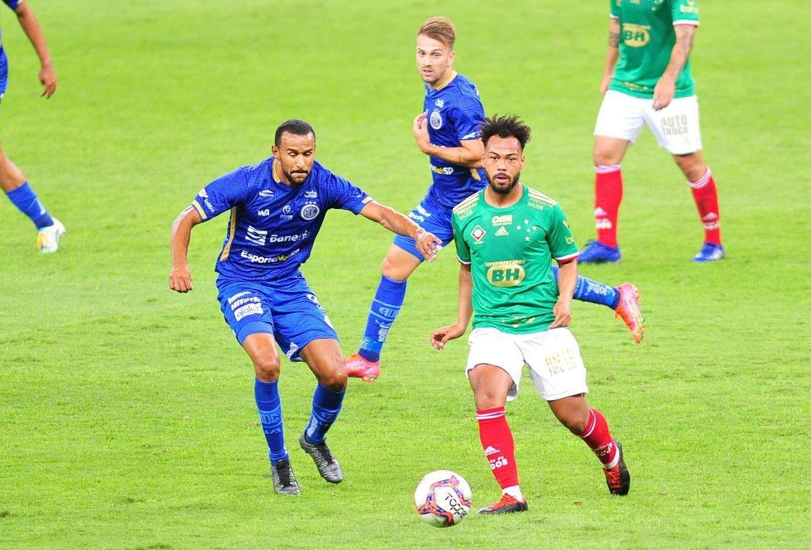 Fotos do jogo entre Cruzeiro e Confiana pela Srie B. Jogo  em Belo Horizonte marcou a volta da torcida cruzeirense ao Mineiro aps meses de ausncia devido  pandemia da COVID-19