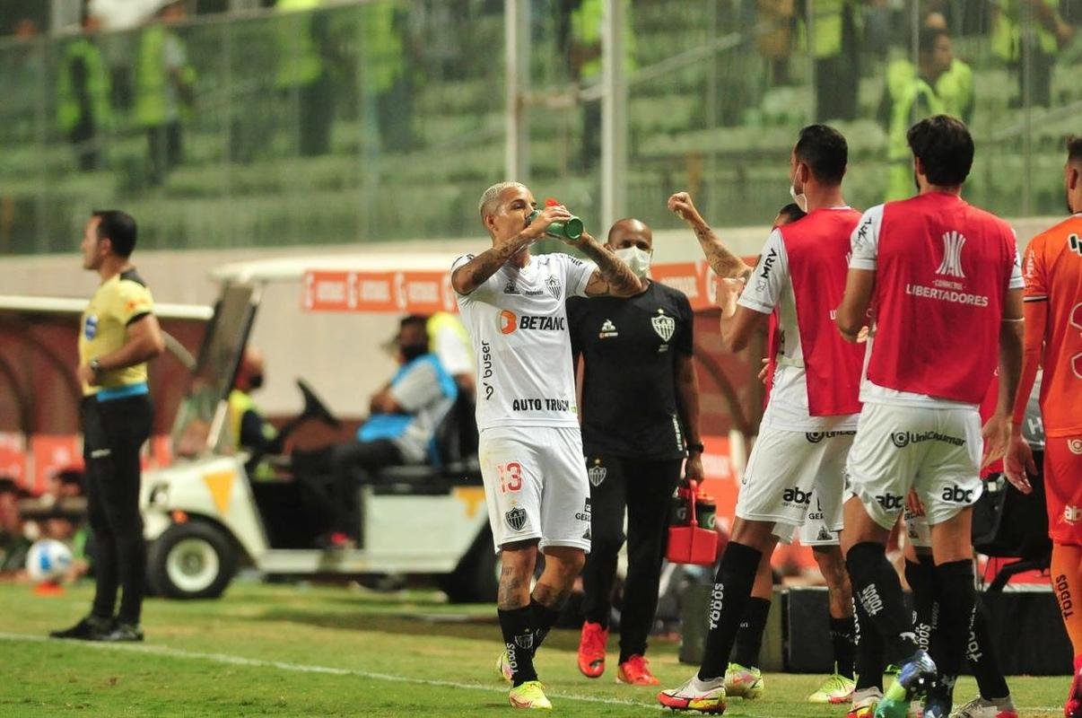 Fotos do gol de Arana, do Atltico, sobre o Amrica no clssico pela Copa Libertadores, no Independncia