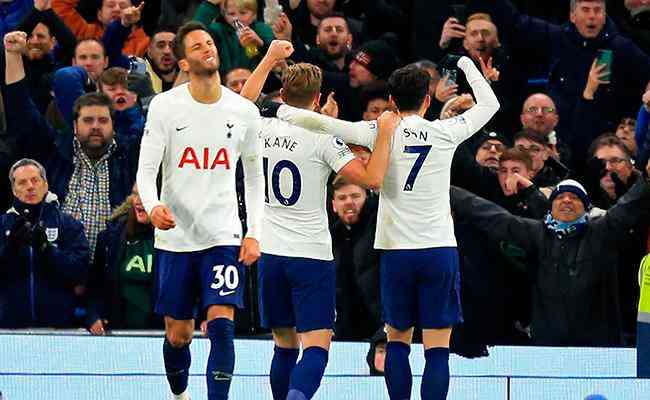 Tottenham celebra vitria sobre o City pelo Campeonato Ingls