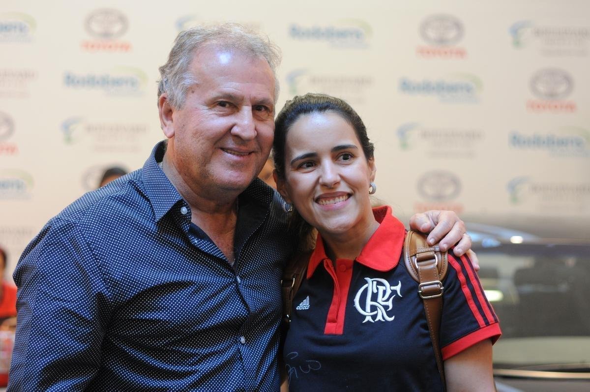 Zico participou de tarde de autgrafos em BH e atendeu torcedores, em sua maioria do Flamengo