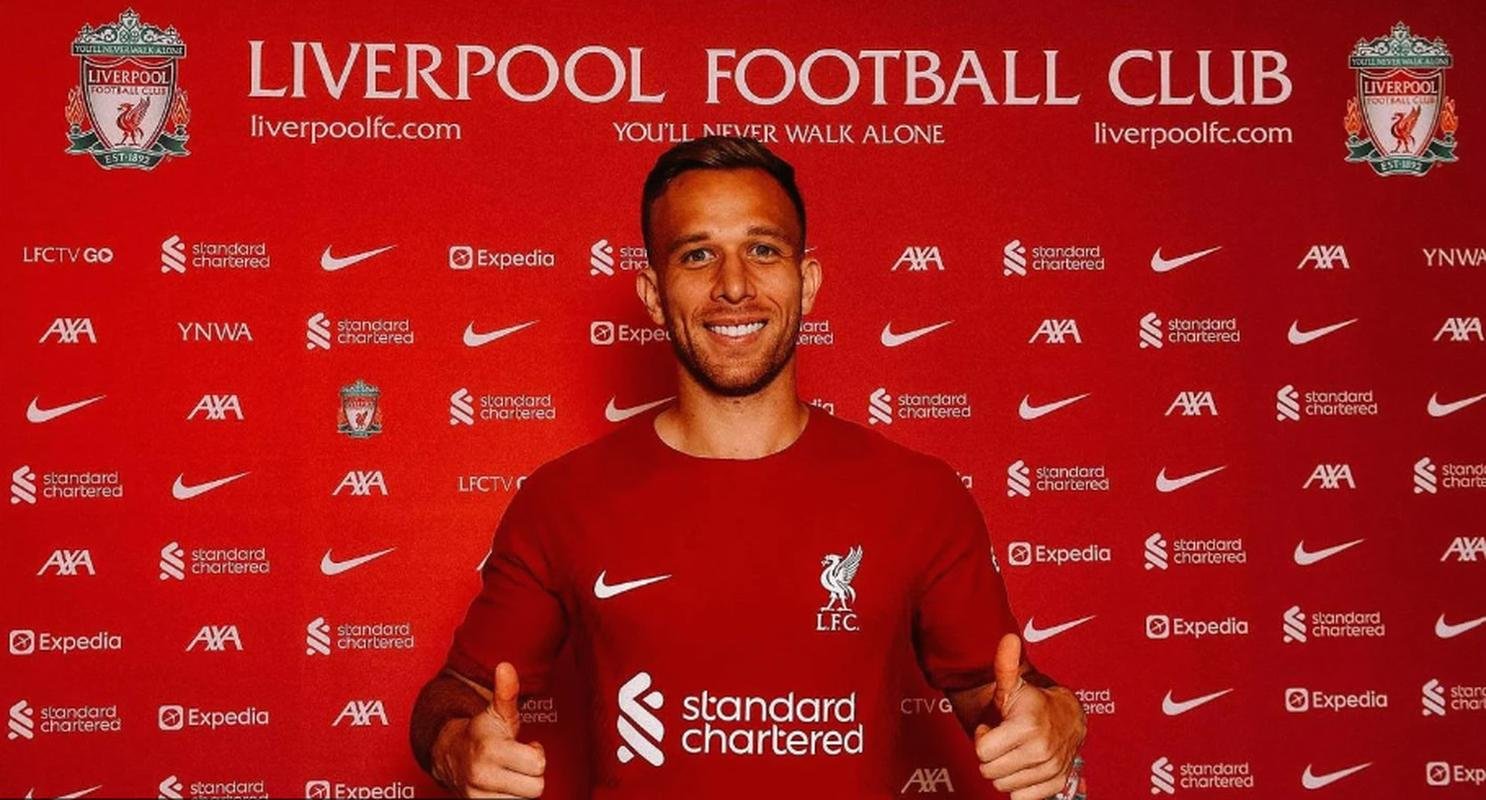 Liverpool: meio-campista Arthur (ex-Juventus)