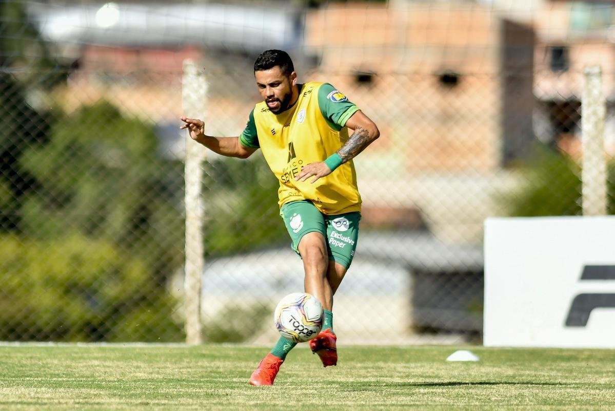 Dos dias 26 a 28 de janeiro, o Amrica realizou atividades totalmente voltadas ao confronto contra o Ava, pela 38 rodada da Srie B do Campeonato Brasileiro. Nesta sexta-feira (29), s 21h30, Coelho e Leo da Ilha se enfrentam no Independncia, em Belo Horizonte. A partida pode selar um indito tricampeonato do Amrica, que se isolaria como maior vencedor da competio. Alm disso, o elenco almeja a conquista para coroar uma temporada histrica, em que o clube foi semifinalista da Copa do Brasil.