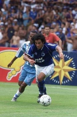 Em 30 de novembro de 2003, Cruzeiro derrotou o Paysandu por 2 a 1, no Mineiro, pela 44 rodada, e confirmou o ttulo brasileiro de forma antecipada. Zinho, no primeiro tempo, e Mota, no segundo, marcaram os gols celestes. Aldrovani descontou para o Papo. Depois do apito final, uma grande festa tomou conta do gramado e das arquibancadas. 