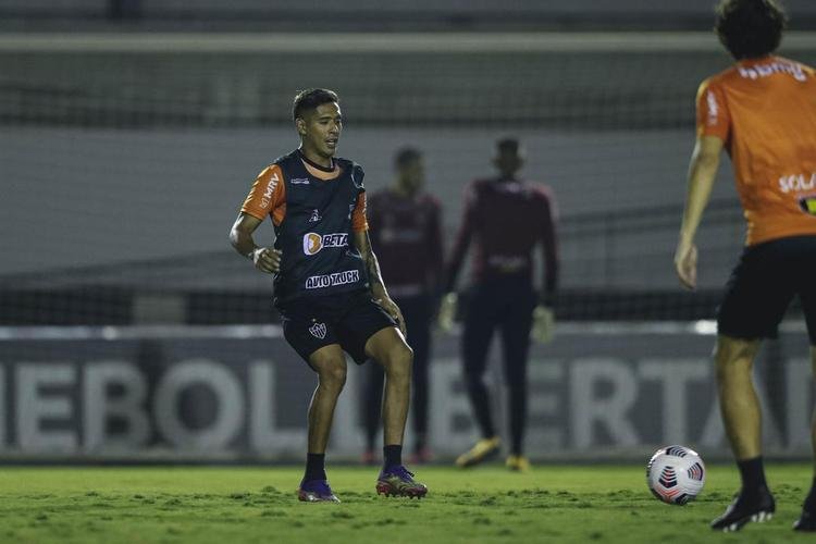 Tcnico Cuca comandou atividade do Atltico no CT da Conmebol no Paraguai 