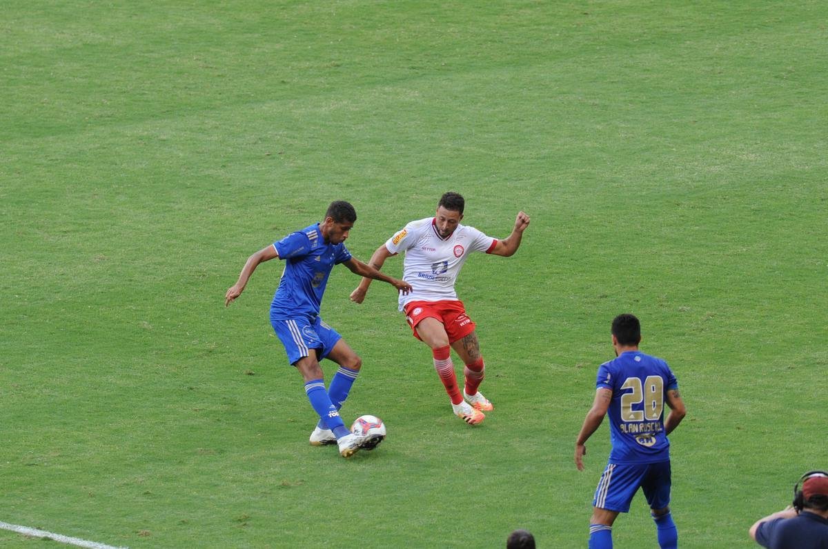 Fotos do empate por 0 a 0 entre Cruzeiro e Tombense, no Mineiro, em Belo Horizonte, pela sexta rodada do Campeonato Mineiro de 2021. Goleiro cruzeirense Fbio pegou um pnalti cobrado por Paulinho Dias e evitou o revs.