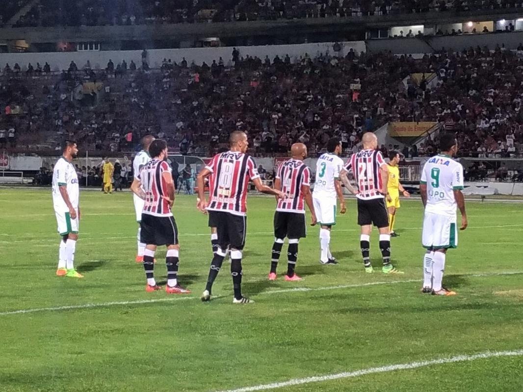 Santa Cruz e Amrica em duelo vlido pela 28 rodada do Campeonato Brasileiro