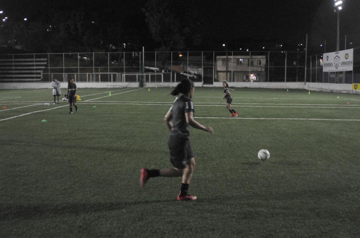 Reportagem acompanhou rotina de treinos do time feminino do Atltico