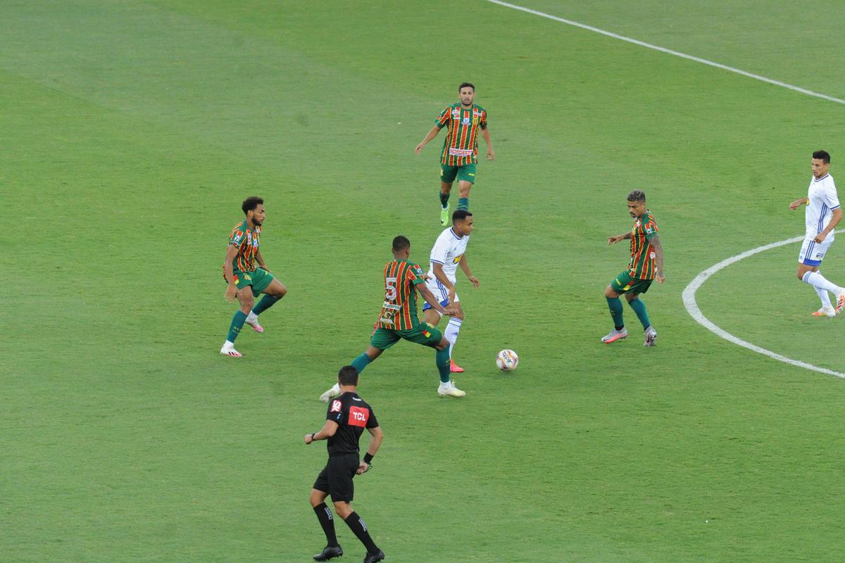 Fotos do duelo entre Cruzeiro e Sampaio Corra, no Mineiro, pela 14 rodada da Srie B do Campeonato Brasileiro