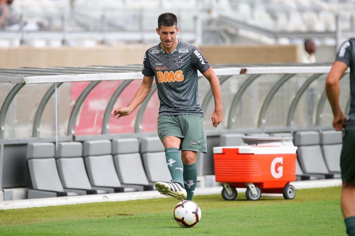 Levir Culpi comanda treino no Mineiro antes da estreia no Grupo E da Libertadores