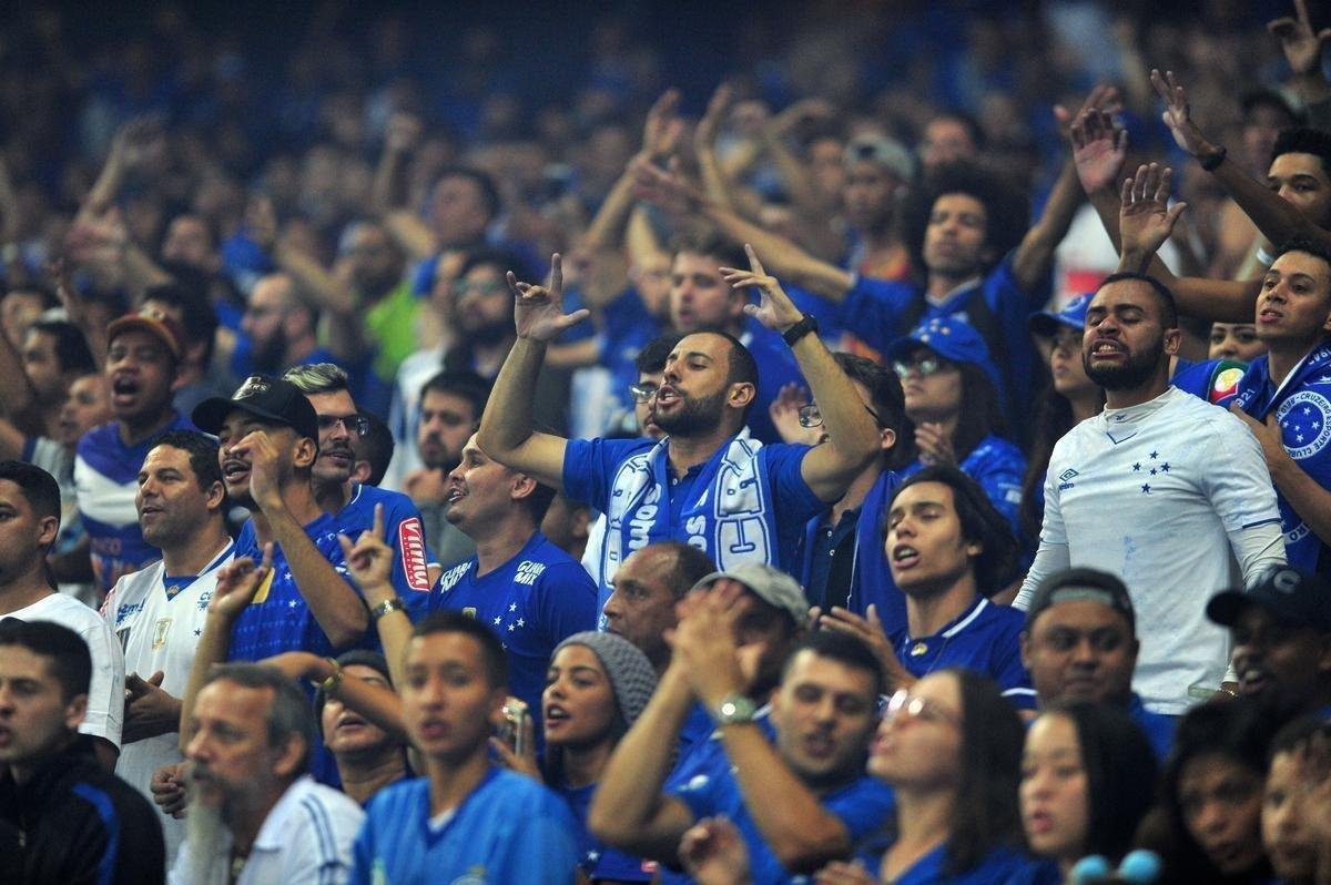 Fotos da torcida cruzeirense, no Mineiro, na partida contra o Inter, pela semifinal da Copa do Brasil