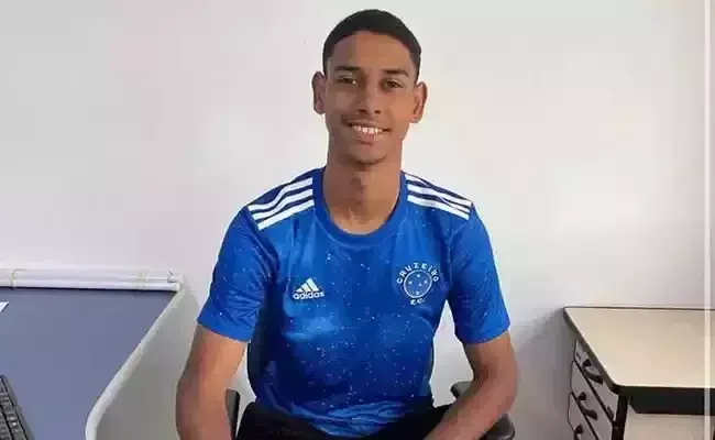 Enzo Vagner, filho do atacante Vagner Love,  atacante do Cruzeiro