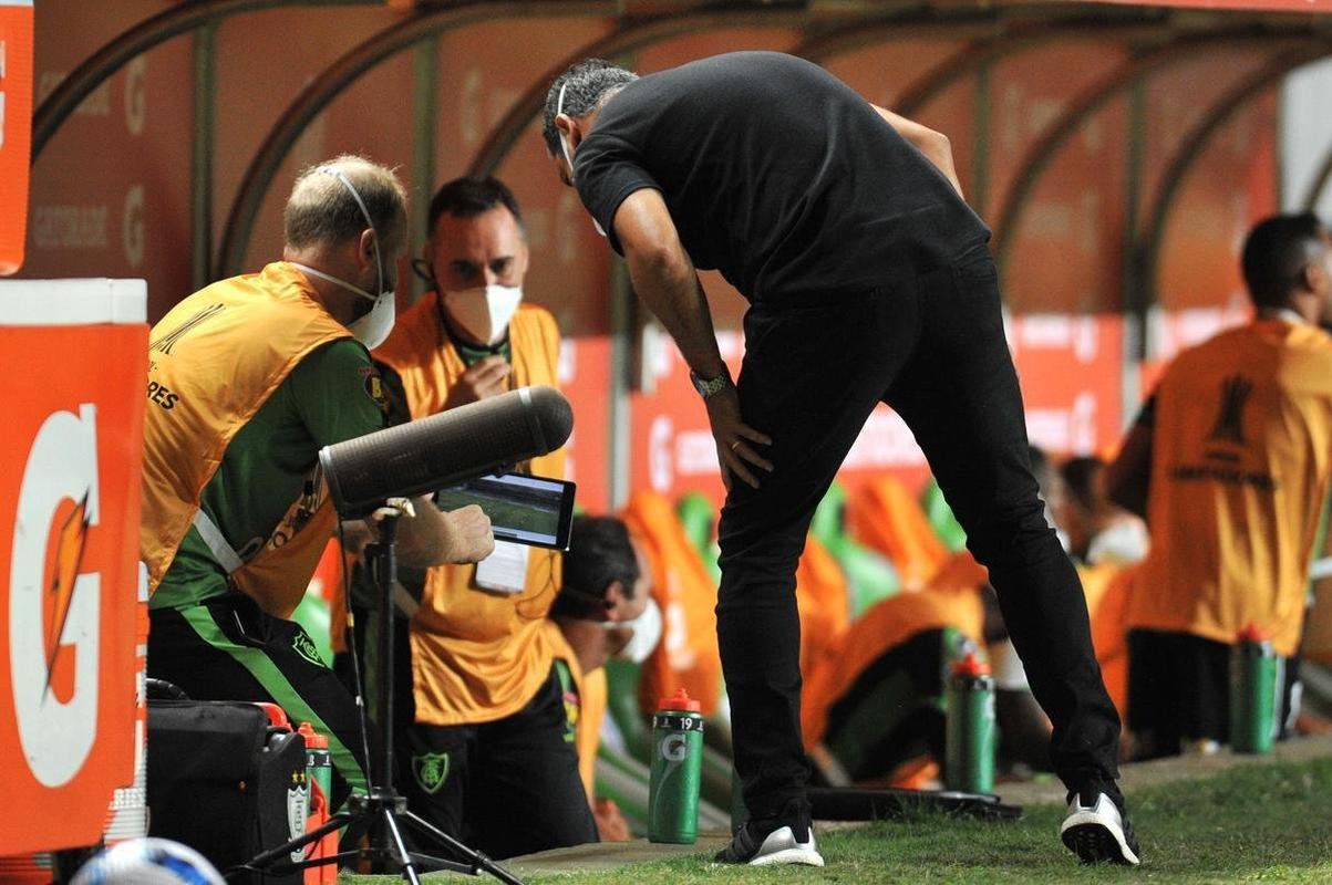 Fotos do jogo entre Amrica e Guaran do Paraguai, no Independncia, em BH, pela segunda fase da Copa Libertadores