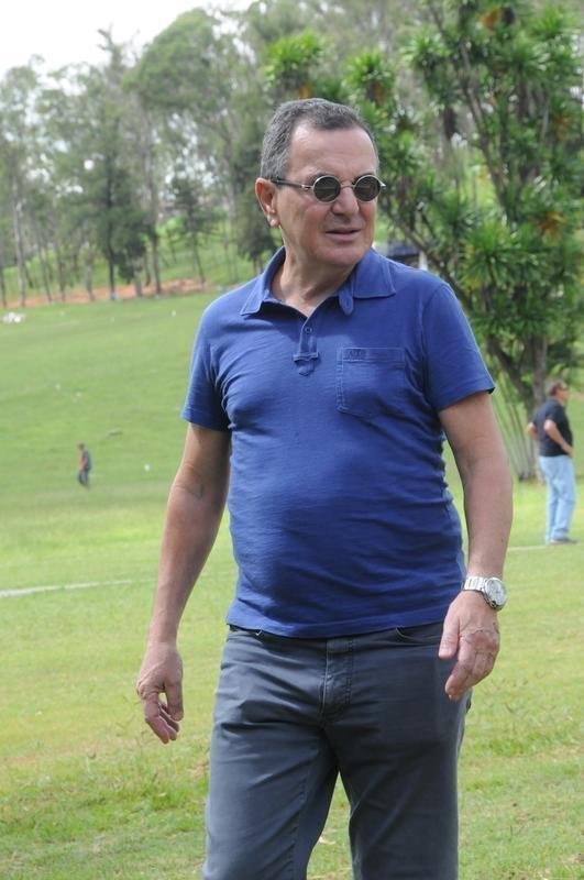 Sepultamento de Carlos Alberto Silva, no Parque da Colina, em BH, recebeu personalidades do esporte