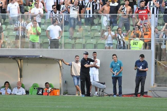 lances do primeiro tempo do jogo entre Atl�tico e Flamengo no Independ�ncia