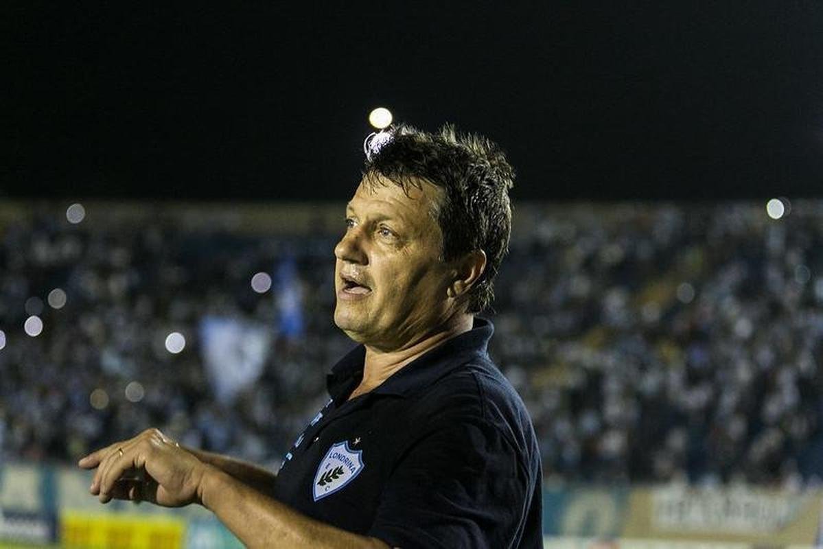 Tcnico Adilson Batista pelo Londrina, em 2022
