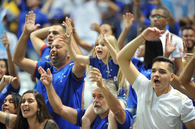 Torcida do Cruzeiro lotou Mineiro na partida contra o Nutico nas despedidas de Rafael Sobis e Ariel Cabral