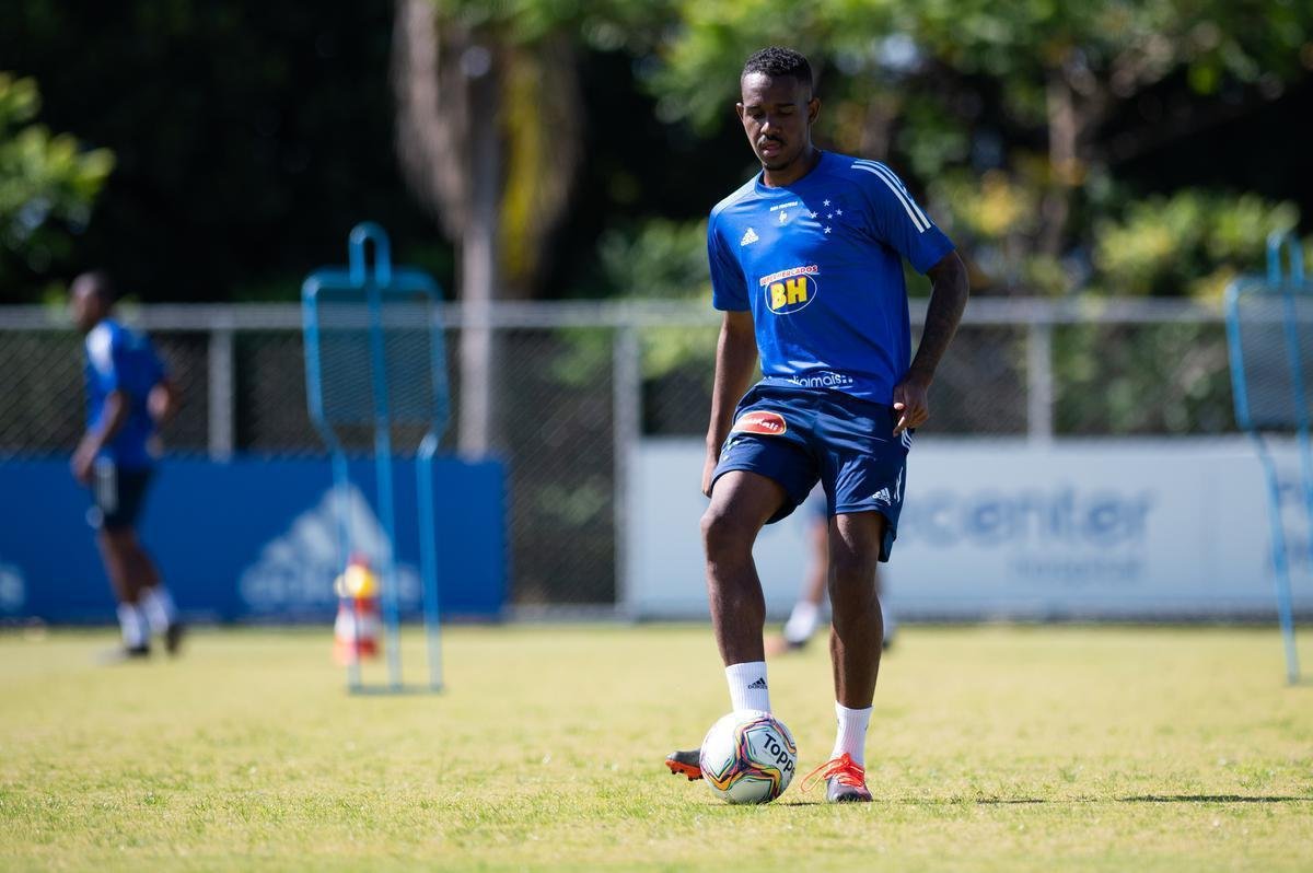 Edu (zagueiro) - vendido ao Athletico Paranaense em junho de 2020, por R$2,5 milhes