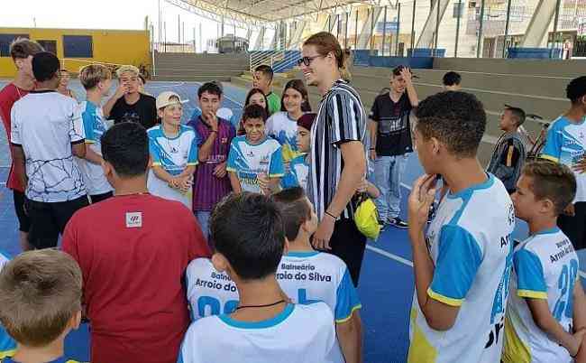 Maidana visitou escolinha de futebol de Arroio do Silva-SC