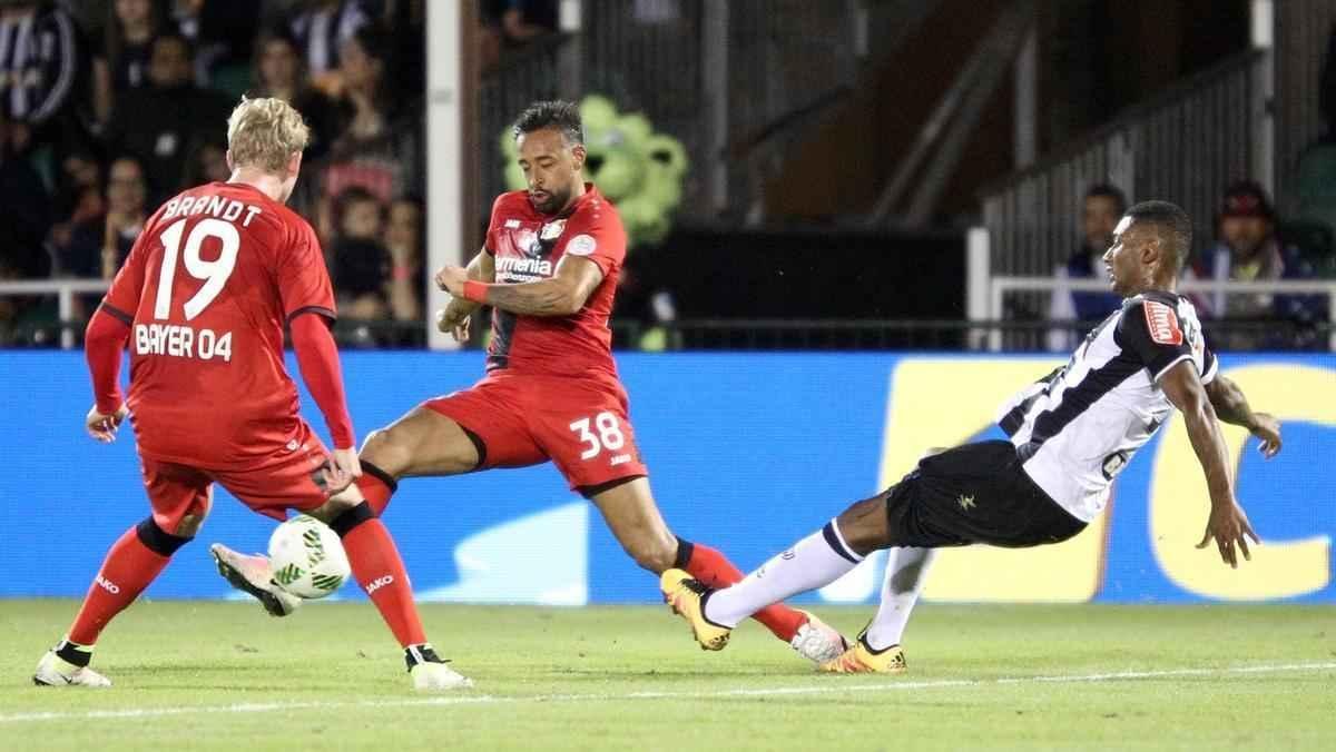 Com garotos e alguns reforos do profissional, Galo perde para o Bayer Leverkusen nos EUA