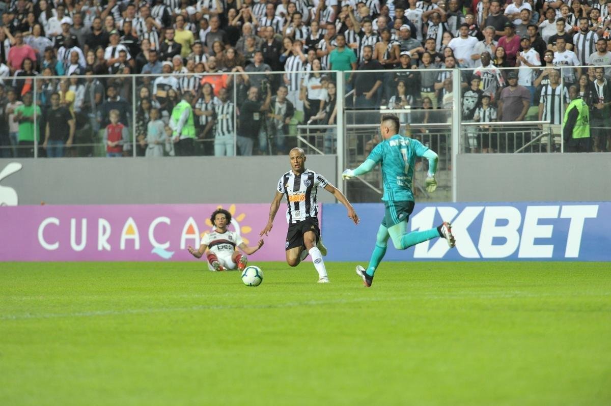 Galo derrotou Flamengo por 2 a 1 e assumiu provisoriamente a segunda posio no Brasileiro