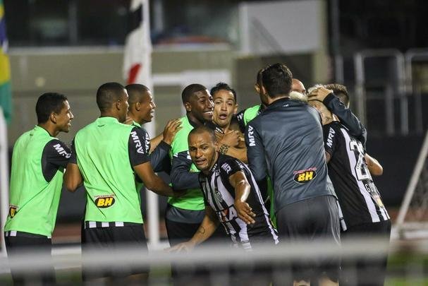 Atlético saiu atrás, conseguiu virada com Róger Guedes e Ricardo Oliveira, mas cedeu empate no Morumbi