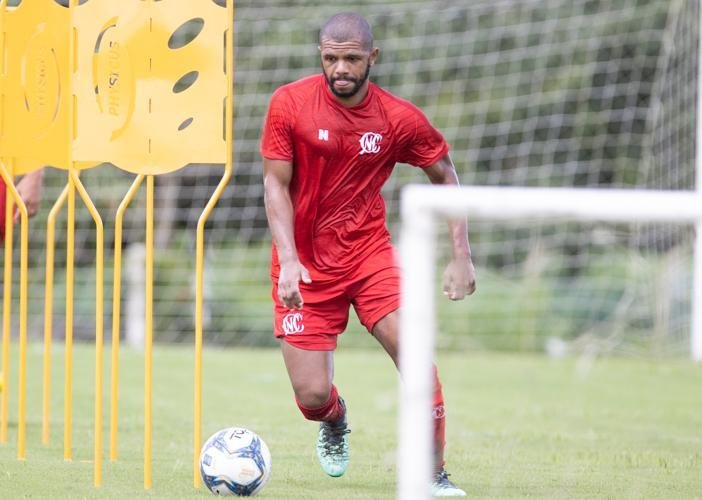 Com o elenco separado em quatro grupos, Náutico realiza primeiro dia de treinos, no Centro de Treinamento Wilson Campos, no bairro da Guabiraba, após quase três meses da suspensão das atividades, por conta da pandemia do coronavírus