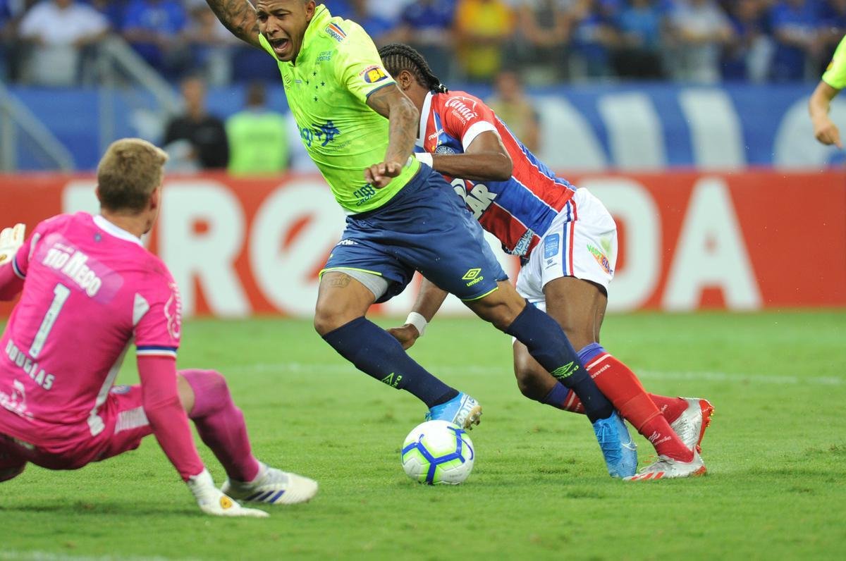 Cruzeiro estreou terceiro uniforme, o ltimo produzido pela Umbro
