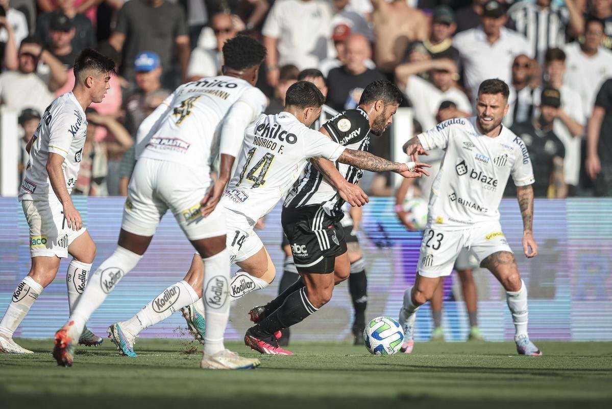 Santos e Atltico se enfrentaram na tarde deste domingo (23/4), na Vila Belmiro, pela segunda rodada da Srie A do Campeonato Brasileiro.