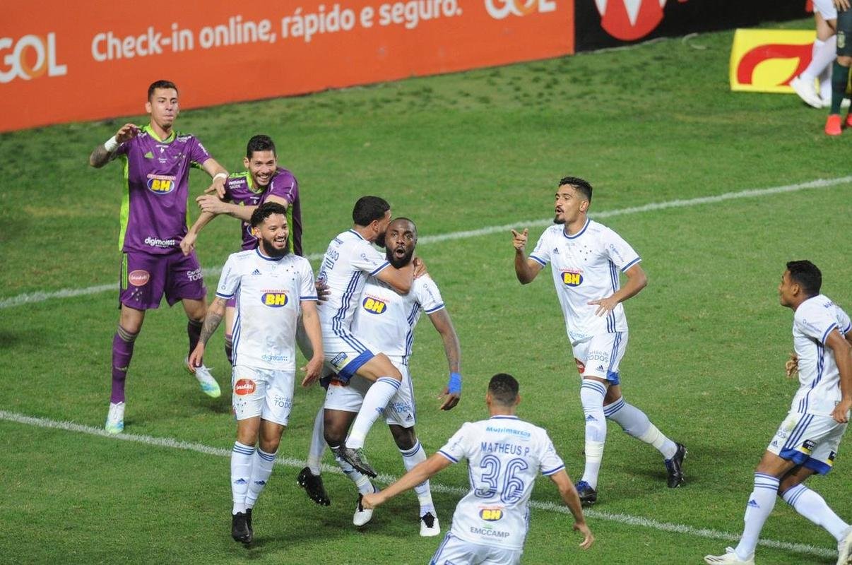 Fotos do jogo entre Amrica e Cruzeiro, no Independncia, em Belo Horizonte, pela 25 rodada da Srie B do Brasileiro