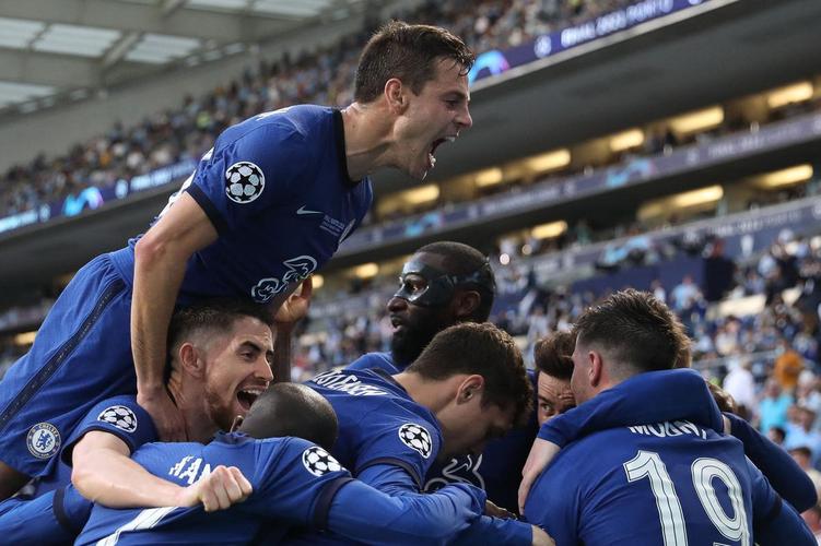 Imagens da grande decisão entre Manchester City e Chelsea no Estádio do Dragão
