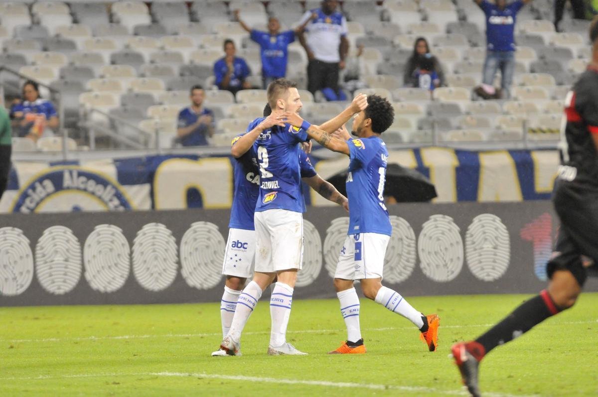 No segundo tempo, Fred marcou duas vezes e ampliou vantagem do Cruzeiro para 3 a 0
