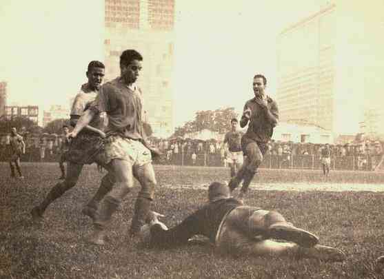Raimundinho - 13 gols em 1954