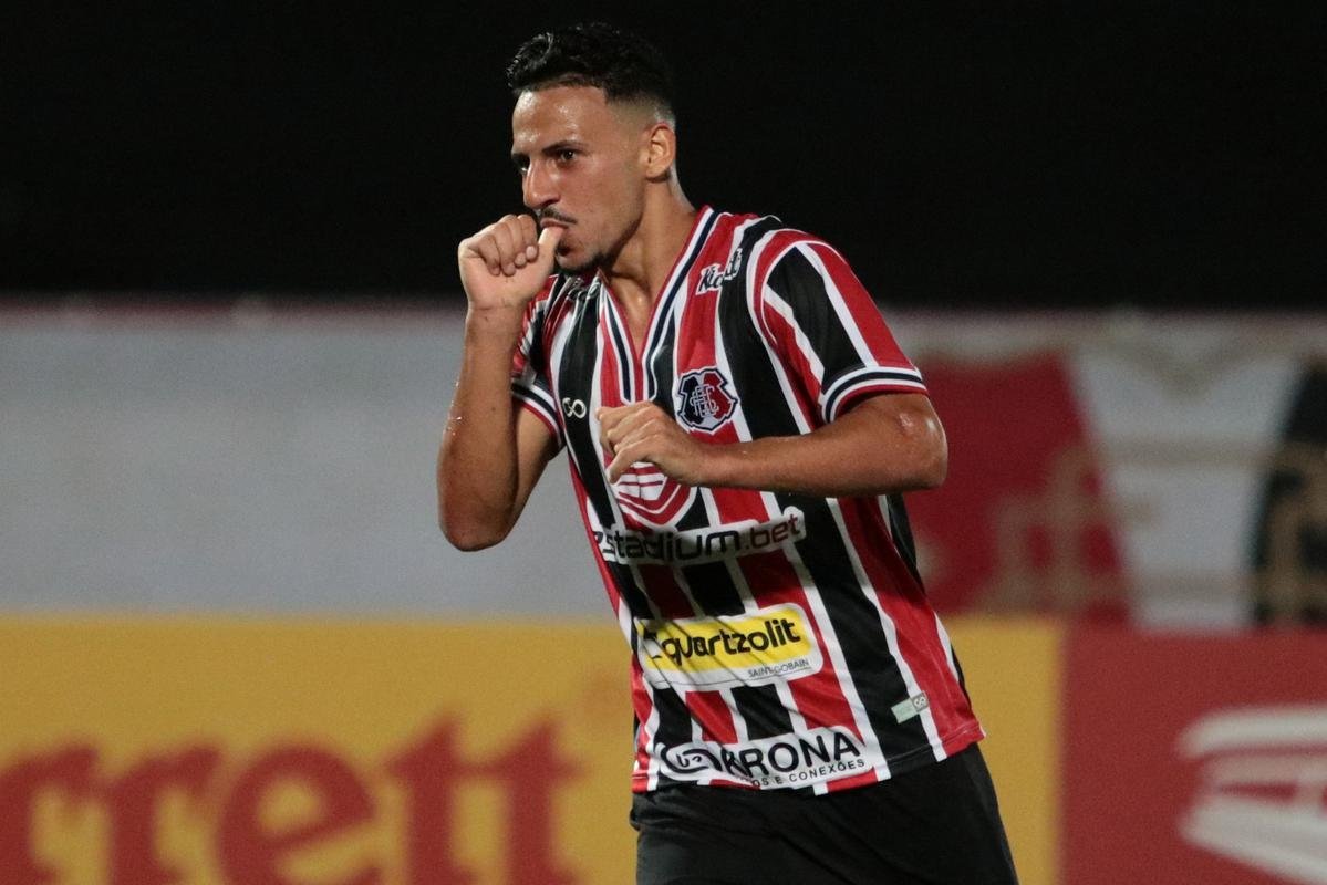 No Arruda, Jacuipense saiu na frente, com Railan. Mayco Félix, com dois gols, virou para o Santa. Os dois gols de Dinei, viraram novamente o placar, mas, nos minutos finais, Toty empatou para o Tricolor.