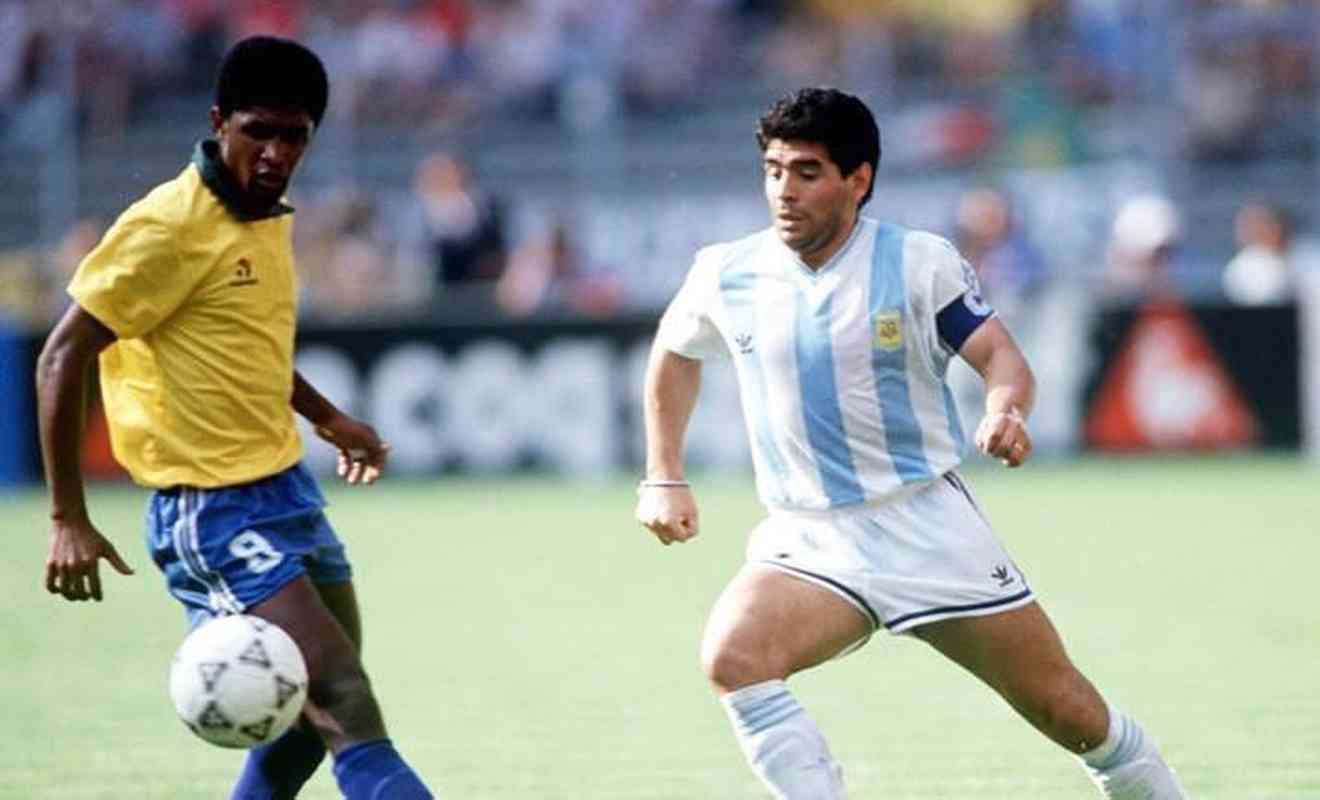 Valdo em ao contra a Argentina na Copa do Mundo de 1990.