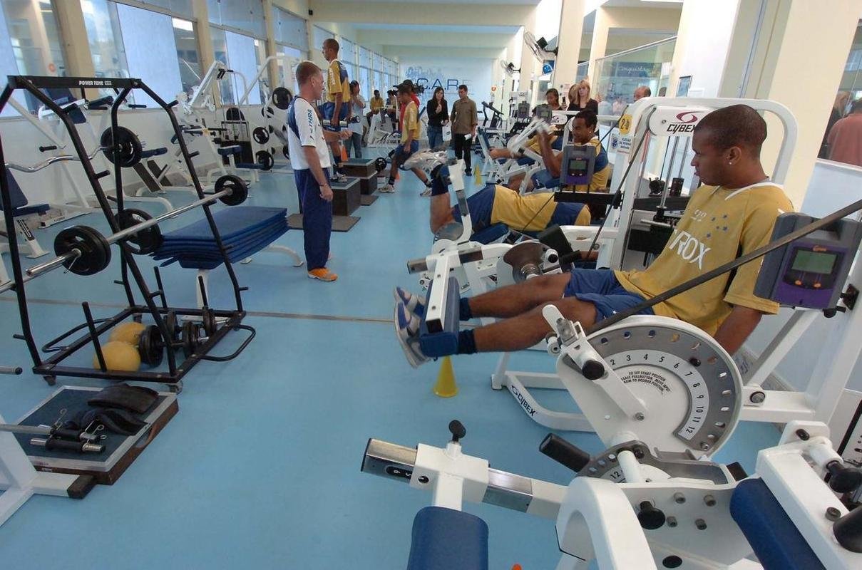 Fotos da inaugurao do Centro Avanado de Reabilitao Esportiva (CARE) da Toca da Raposa II, em 2007