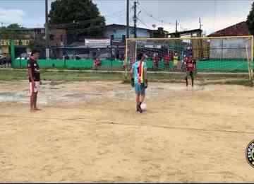 Times do Thunay e do Guarany disputavam partida em centro comunitário esportivo de Manaus; momento foi transmitido ao vivo na redes sociais
