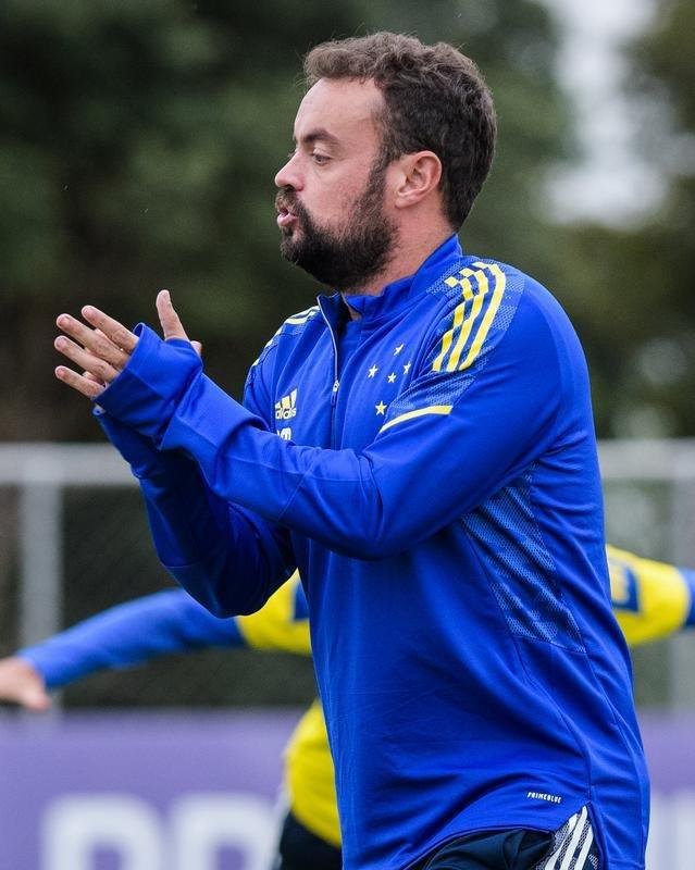 Jogadores do Cruzeiro realizaram primeiro treino sob comando de Mozart nesta sexta-feira (11/06)