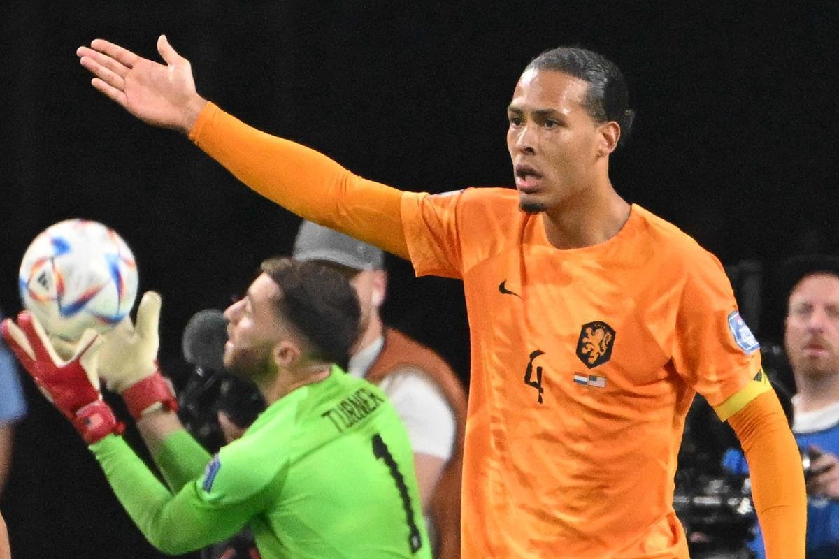 Lances do jogo entre Holanda e Estados Unidos pelas oitavas de final da Copa do Mundo.