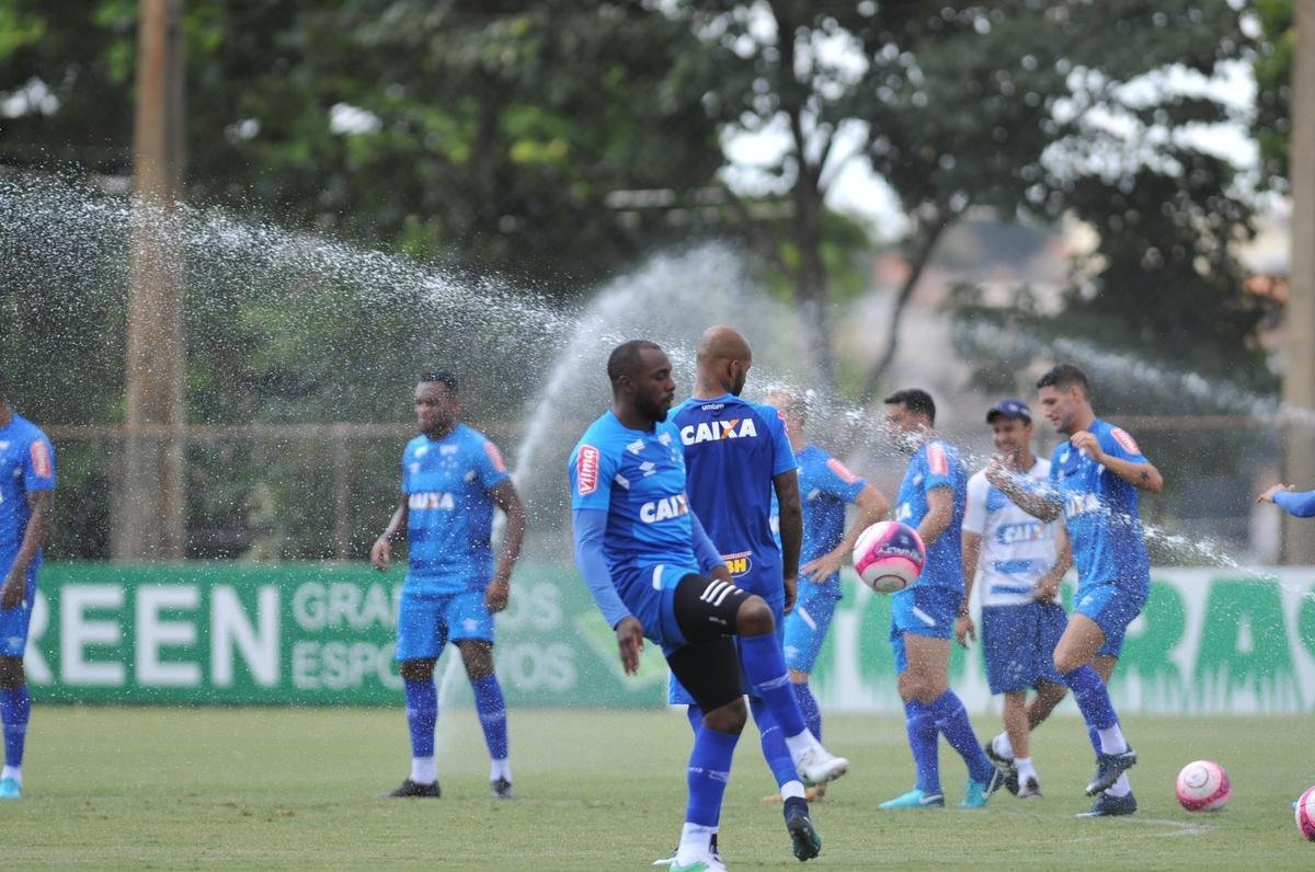 Fotos do ltimo treino do Cruzeiro antes de enfrentar a Caldense (Alexandre Guzanshe/EM D.A Press)