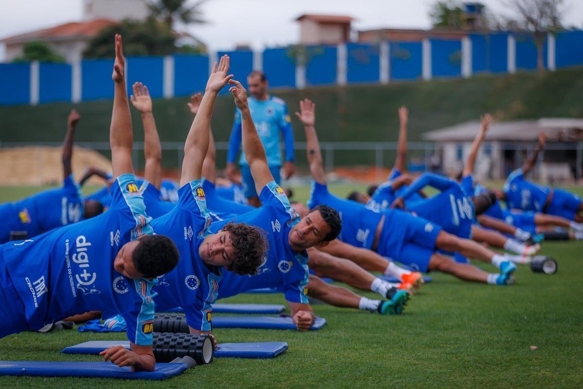Treino do Cruzeiro nesta segunda-feira, na Toca da Raposa II. Time de Rogrio Ceni enfrenta o Cear na quarta-feira, s 19h30, no Castelo, em Fortaleza, pela 21 rodada do Campeonato Brasileiro