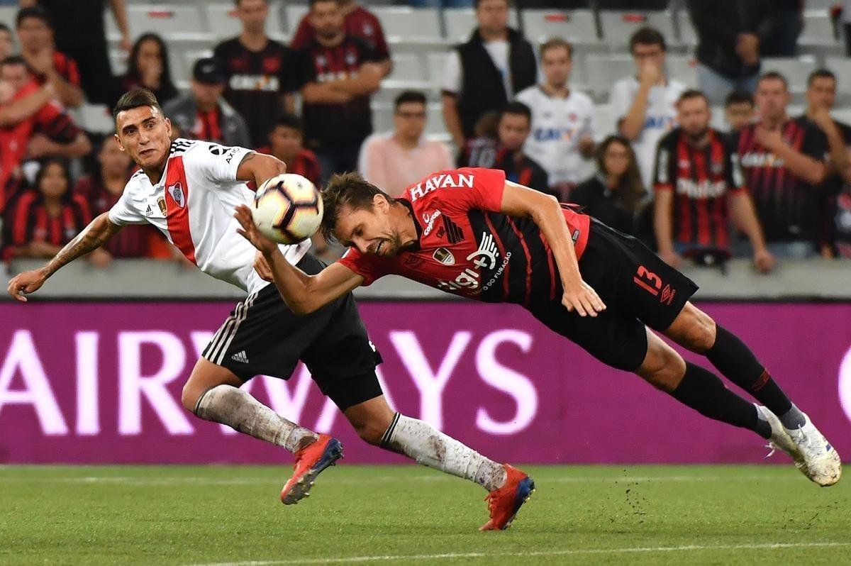Matas Surez (31 anos) - O atacante disputa uma vaga com Pratto no ataque. Surez participou da Copa Amrica com a Seleo Argentina e teve pouco tempo para se preparar para o jogo contra o Cruzeiro. A tendncia, contudo,  que ele comece a partida. Surez tem experincia no futebol europeu, onde atuou pelo Anderlecht.