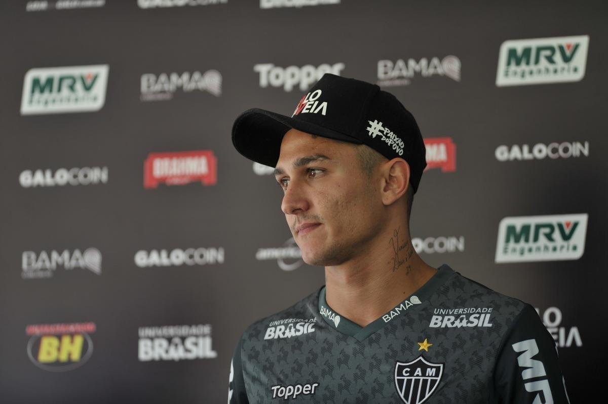 Meio-campista Vinicius, ex-Bahia, assinou contrato com o Atltico at dezembro de 2020