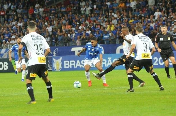 Fotos de Cruzeiro x Corinthians, no Mineiro, pela oitava rodada do Campeonato Brasileiro