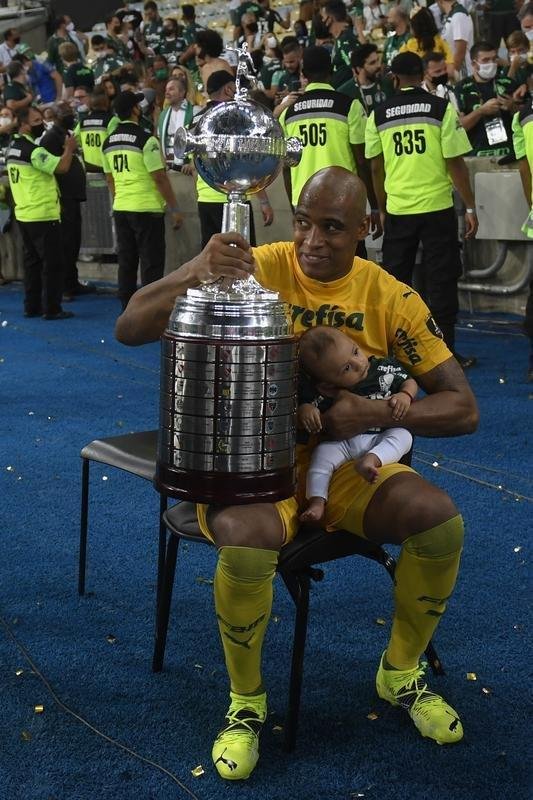 Festa do Palmeiras no Maracanã com a conquista do bicampeonato da Copa Libertadores sobre o Santos. Verdão venceu a decisão por 1 a 0 com gol do atacante Breno Lopes aos 53 do segundo tempo (AFP / Mauro Pimentel / Ricardo Moraes / Silvia Izquierdo)