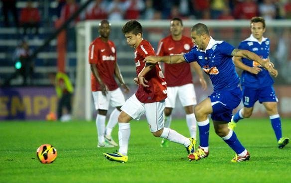 Galeria de imagens da partida entre Internacional e Cruzeiro em Novo Hamburgo-RS