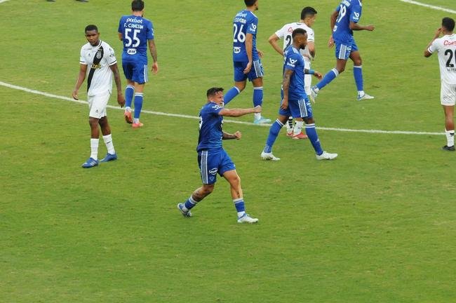 Fotos do jogo entre Cruzeiro e Ponte Preta, no Mineiro, em Belo Horizonte, pela 13 rodada da Srie B do Brasileiro