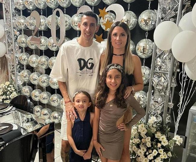 Di Mar�a com esposa e filhos