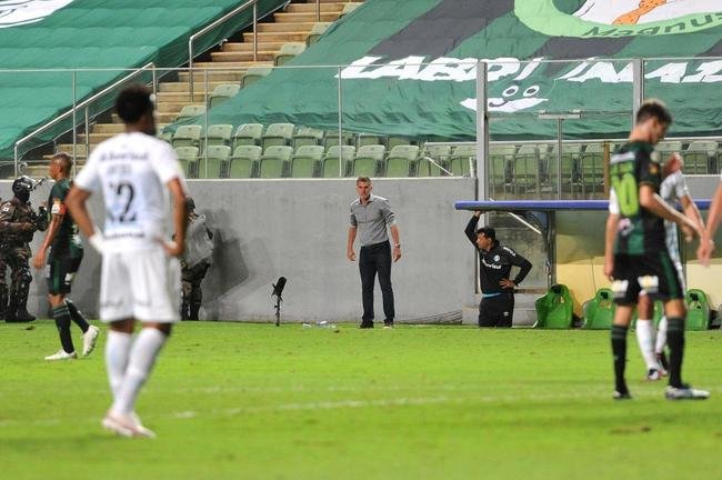 Fotos do jogo entre Amrica e Grmio, no Independncia, em Belo Horizonte, pela 32 rodada da Srie A do Brasileiro