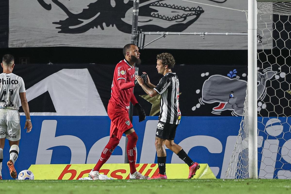 Fotos do jogo entre Santos e Atltico, na Vila Belmiro, em Santos, pela stima rodada do Campeonato Brasileiro de 2021