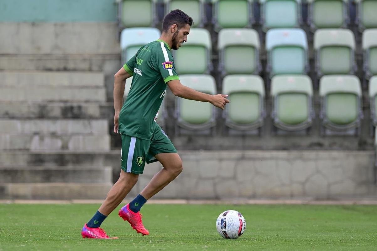 Amrica treinou nesta quinta-feira (10), no CT Lanna Drumond, visando o clssico de sbado contra o Atltico